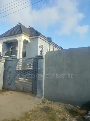 2bdrm Block of Flats in Ologo Estate, Awoyaya for rent