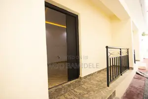 Furnished 10bdrm Maisonette in Lokogoma Express, Zone 5 / Wuse for sale