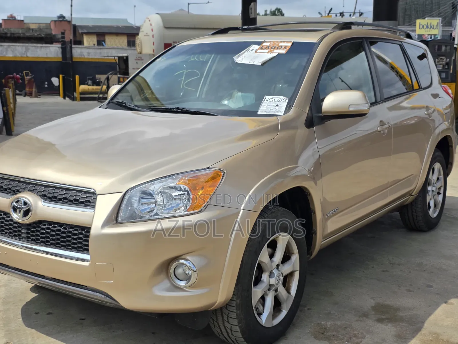 Toyota RAV4 2010 Gold