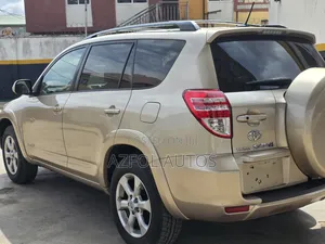 Toyota RAV4 2010 Gold