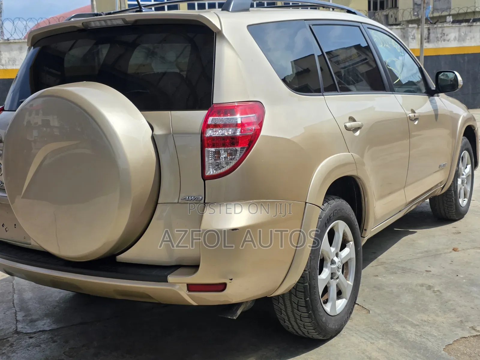 Toyota RAV4 2010 Gold