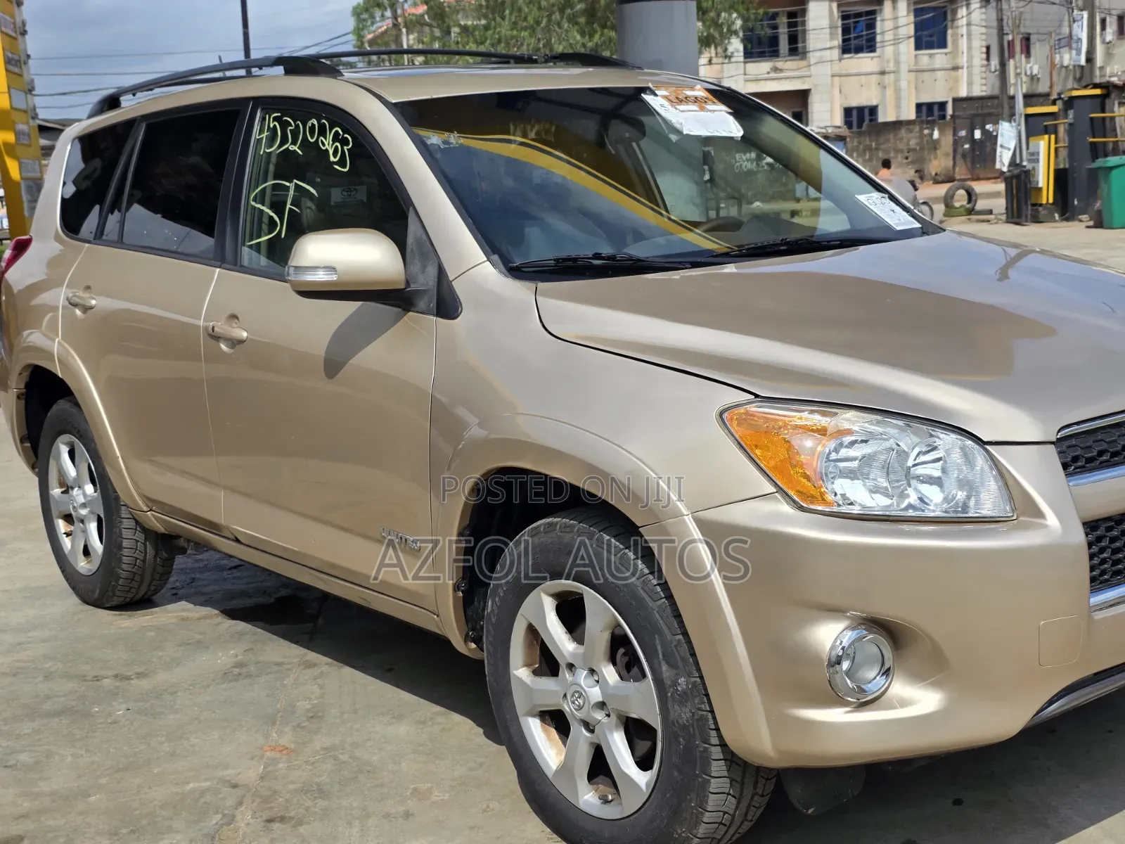 Toyota RAV4 2010 Gold