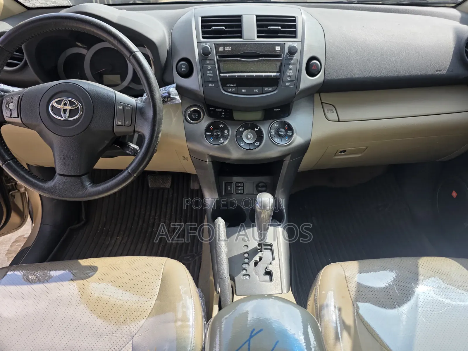 Toyota RAV4 2010 Gold