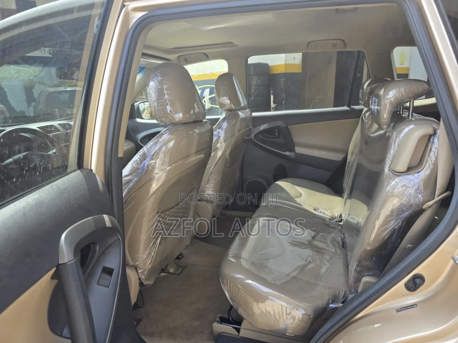 Toyota RAV4 2010 Gold