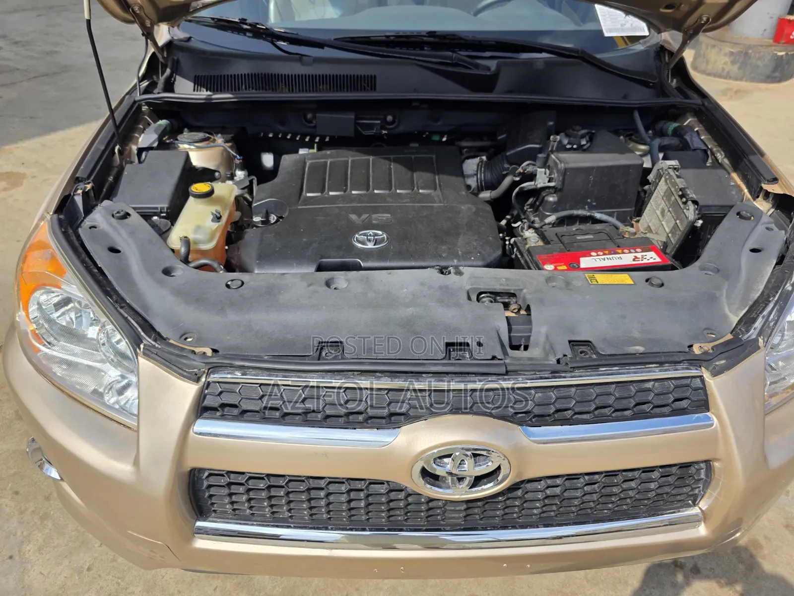 Toyota RAV4 2010 Gold