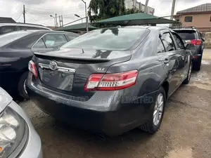 Toyota Camry XLE 4dr Sedan (2.5L 4cyl 6A) 2011 Gray