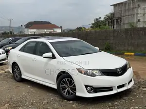 Toyota Camry SE Sport 4dr Sedan (2.5L 4cyl 6A) 2014 White