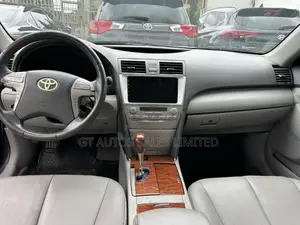 Toyota Camry XLE 4dr Sedan (2.5L 4cyl 6A) 2011 Gray
