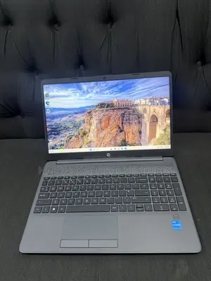 Laptop HP 250 G10 16GB Intel Core i5 SSD 512GB