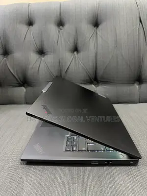 Laptop Lenovo ThinkPad P14s 16GB Intel Core Ultra 9 SSD 512GB