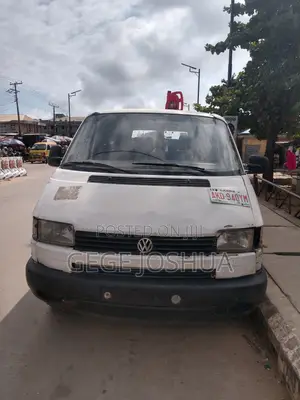 Volkswagen Transporter 2000 White