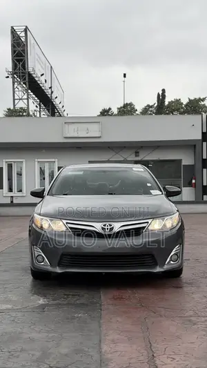 Toyota Camry XLE V6 4dr Sedan (3.5L 6cyl 6A) 2013 Gray