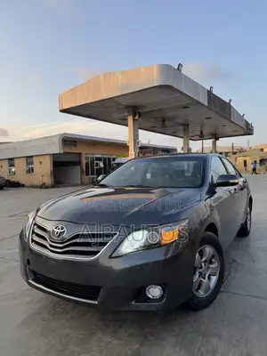 Toyota Camry LE 4dr Sedan (2.5L 4cyl 6AM) 2010 Gray