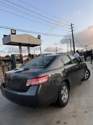 Toyota Camry LE 4dr Sedan (2.5L 4cyl 6AM) 2010 Gray
