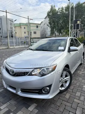 Toyota Camry SE 4dr Sedan (2.5L 4cyl 6A) 2012 Silver
