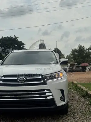 Toyota Highlander XLE 4dr SUV AWD (3.5L 6cyl 6A) 2015 White