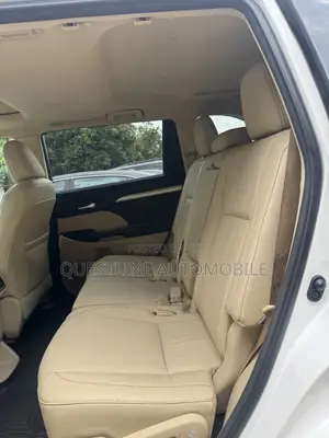Toyota Highlander XLE 4dr SUV AWD (3.5L 6cyl 6A) 2015 White