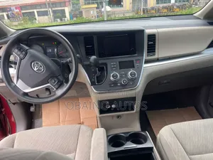 Toyota Sienna 2017 Red