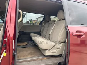 Toyota Sienna 2017 Red