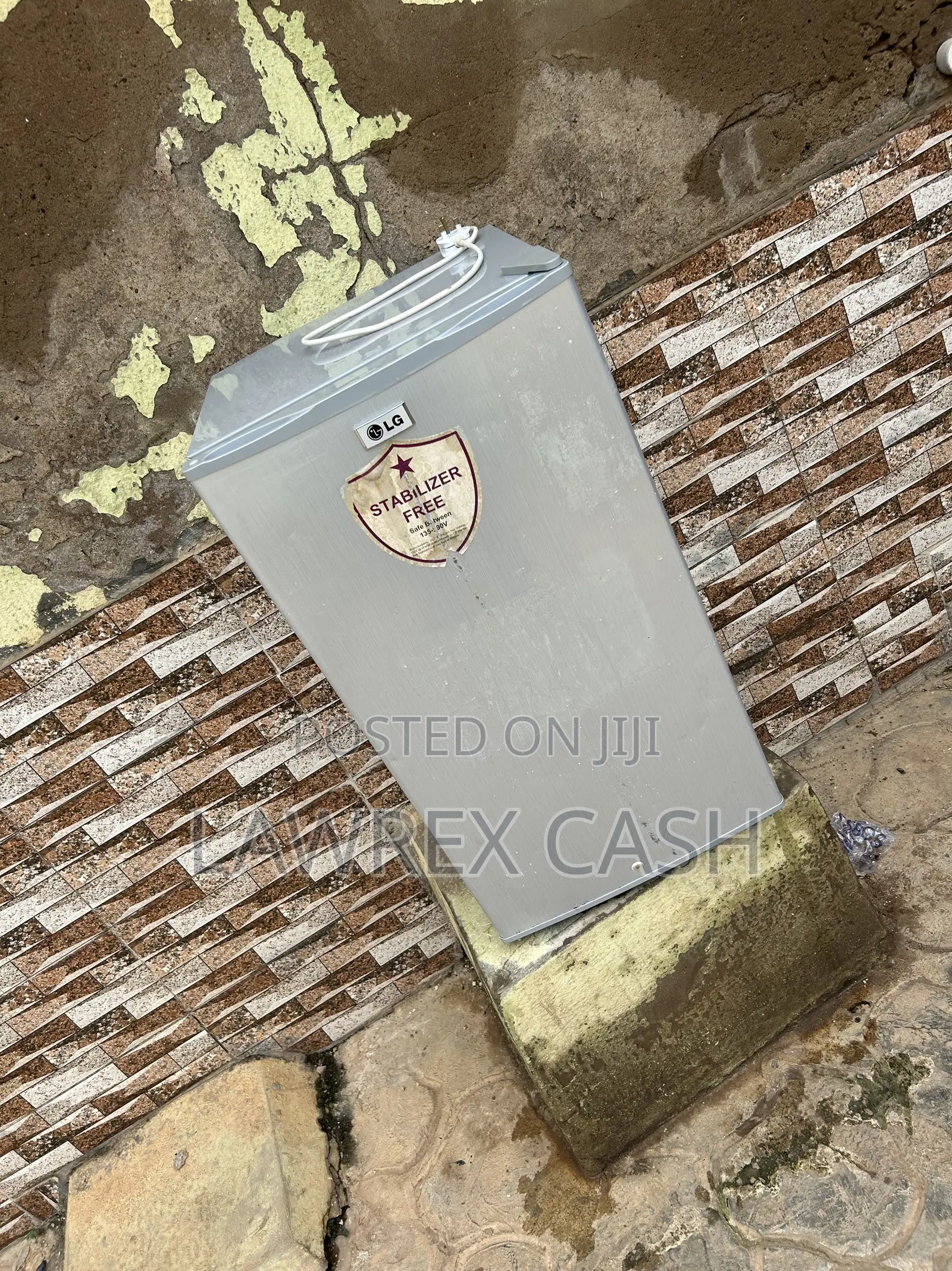 Few Used LG Fridge