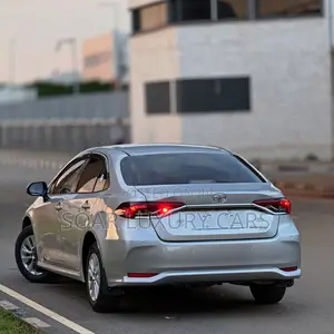 Toyota Corolla XLE 2021 Silver