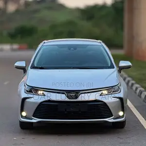 Toyota Corolla XLE 2021 Silver