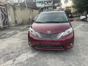 Toyota Sienna 2012 Red