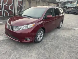 Toyota Sienna 2012 Red