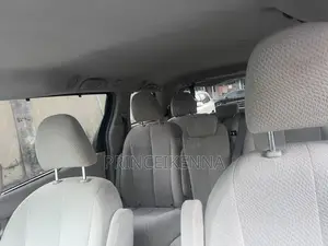 Toyota Sienna 2011 Red