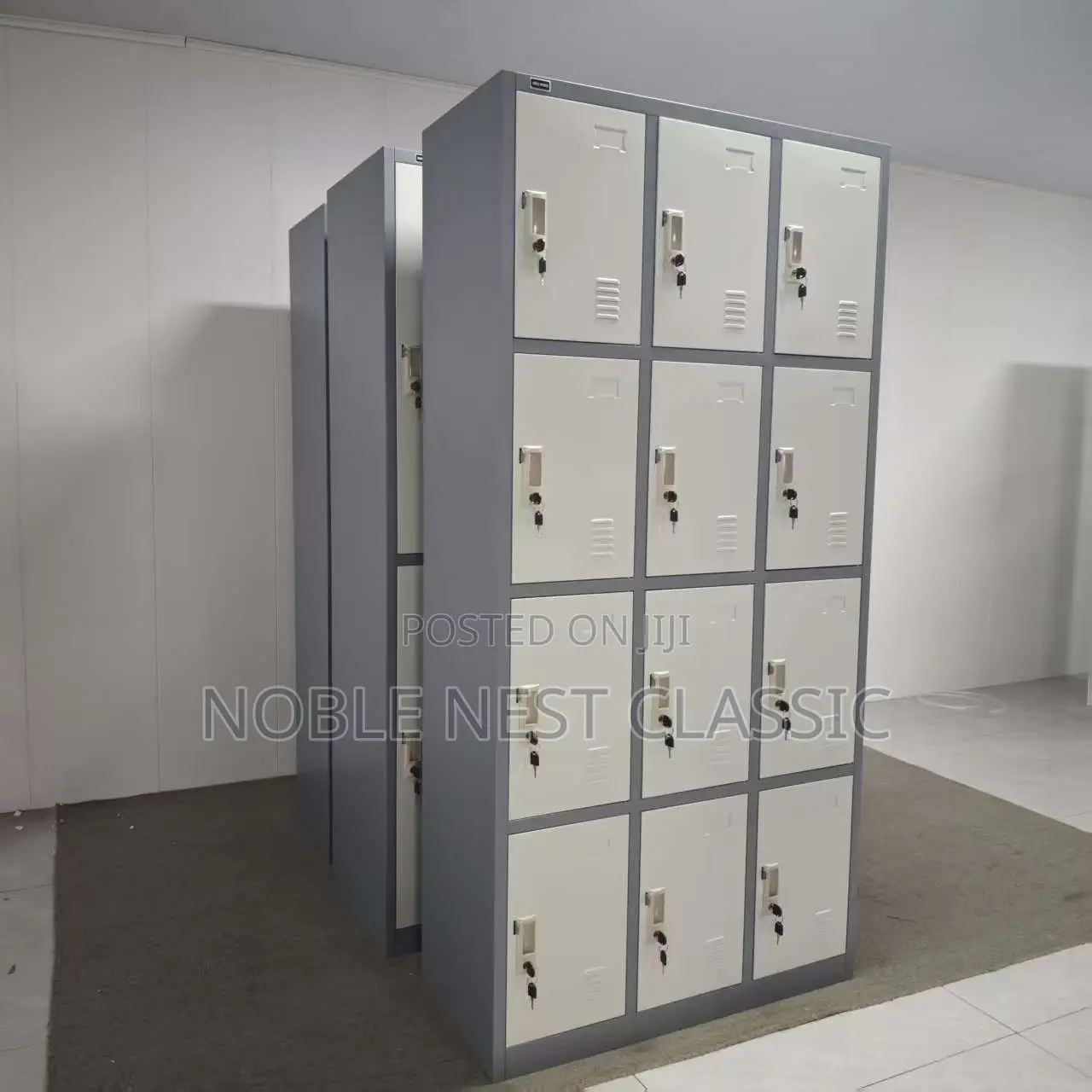 Workers Locker (12 Doors)
