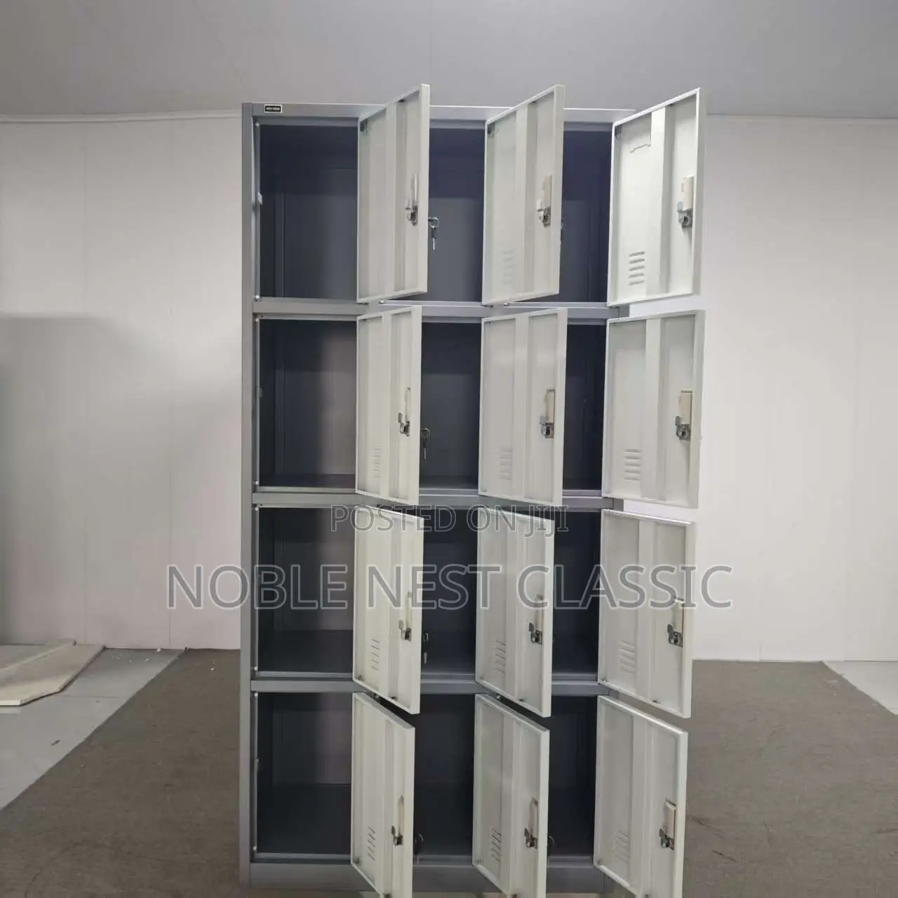 Workers Locker (12 Doors)