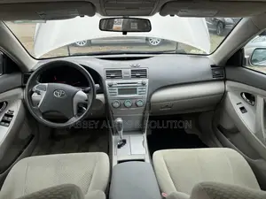 Toyota Camry LE V6 4dr Sedan (3.5L 6cyl 6AM) 2009 Gold