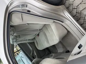 Toyota Camry LE V6 4dr Sedan (3.5L 6cyl 6AM) 2009 Gold