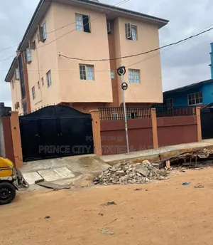 2bdrm Block of Flats in Off Lawanson Road for sale