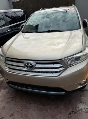 Toyota Highlander 2011 Gold