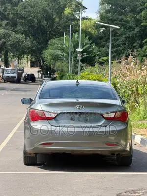 Hyundai Sonata GLS Sedan FWD (2.4L 4cyl 5A) 2010 Gray