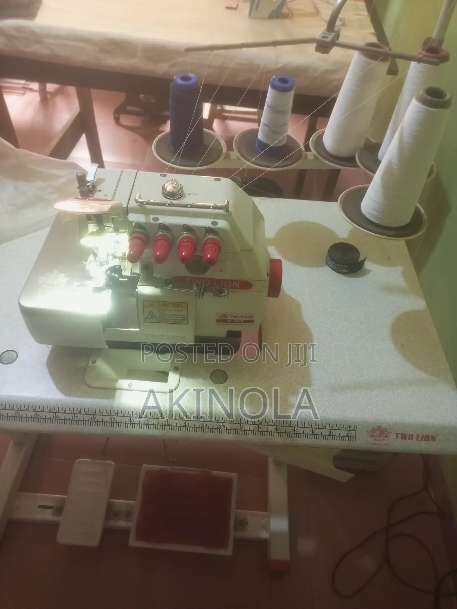5 Threads Industrial Sewing Machine