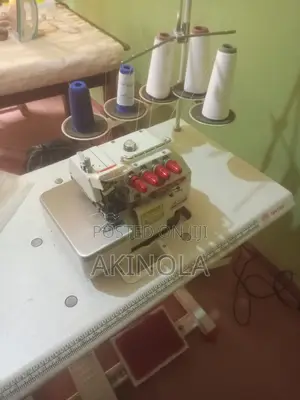 5 Threads Industrial Sewing Machine