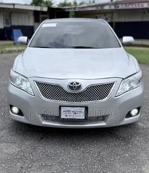 Toyota Camry LE V6 4dr Sedan (3.5L 6cyl 6AM) 2010 Silver