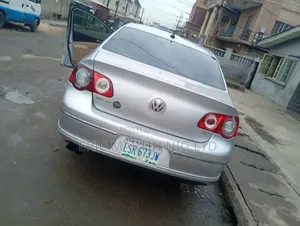 Volkswagen Passat 2009 Silver
