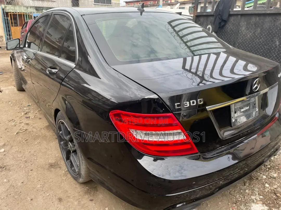 Mercedes-Benz C300 2013 Black