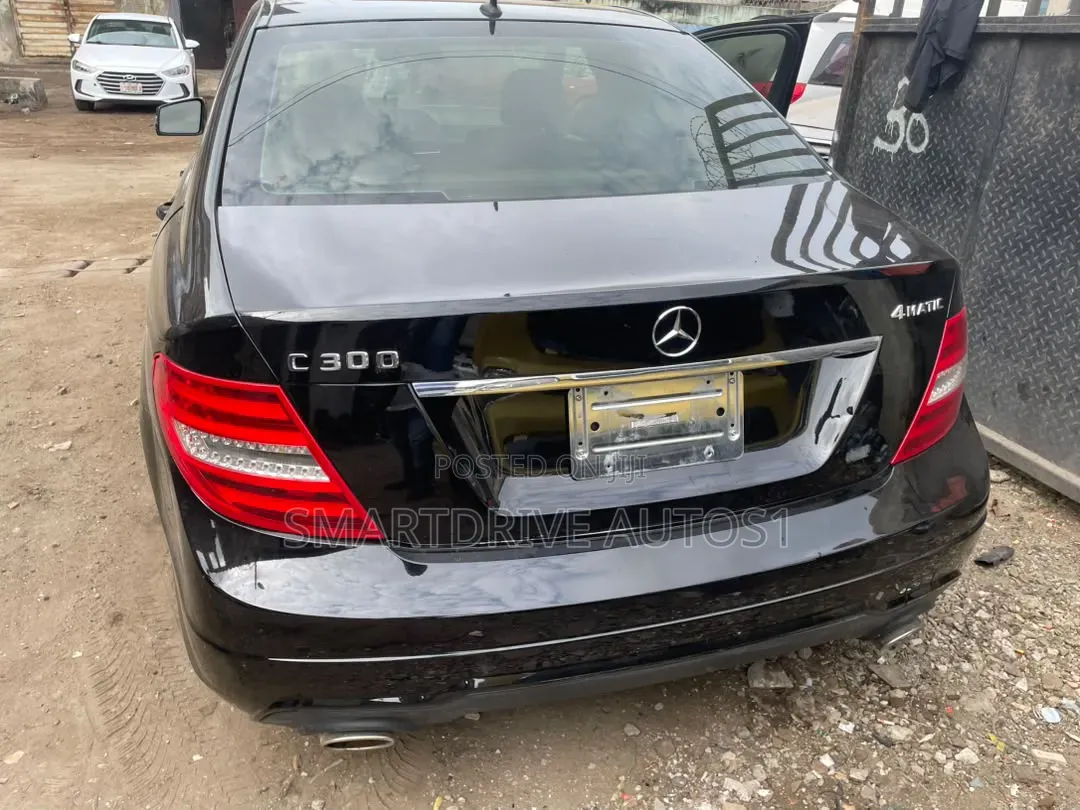 Mercedes-Benz C300 2013 Black