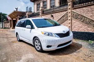 Toyota Sienna LE 7 Passenger 2011 White