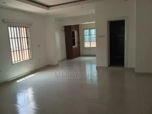 2bdrm Penthouse in Off Ahmadu Bello Way for rent