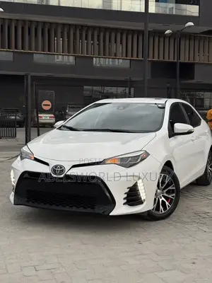 Toyota Corolla SE 4dr Sedan (1.8L 4cyl CVT) 2017 White