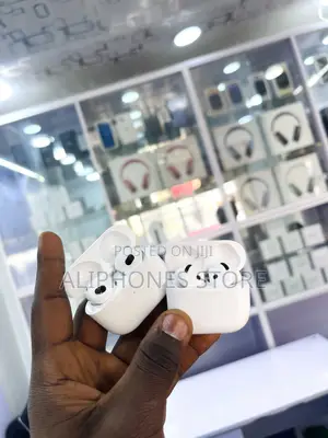 AirPods 3 & 4