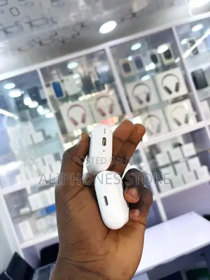 AirPods 3 & 4