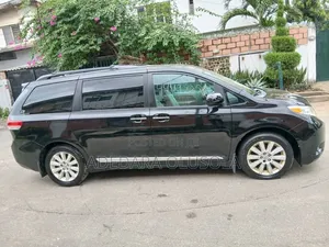 Toyota Sienna 2013 Black