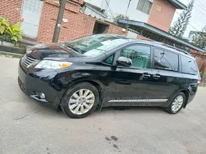 Toyota Sienna 2013 Black