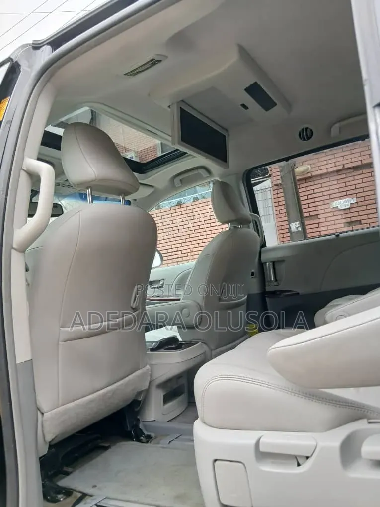 Toyota Sienna 2013 Black